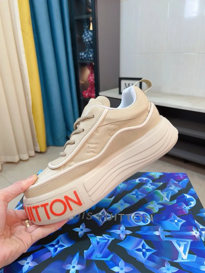 Men's men's shoes 💰560🌸🌸 LV style is novel and fashionable, the upper is made of imported cowhide + LV special materials! Super trendy design! It’s eye-catching! The leather is soft, delicate, shiny and translucent, showing the ultimate in pure handcraftsmanship, and the mesh is soft, comfortable and breathable! Size: 39-44 (38 45 customized)